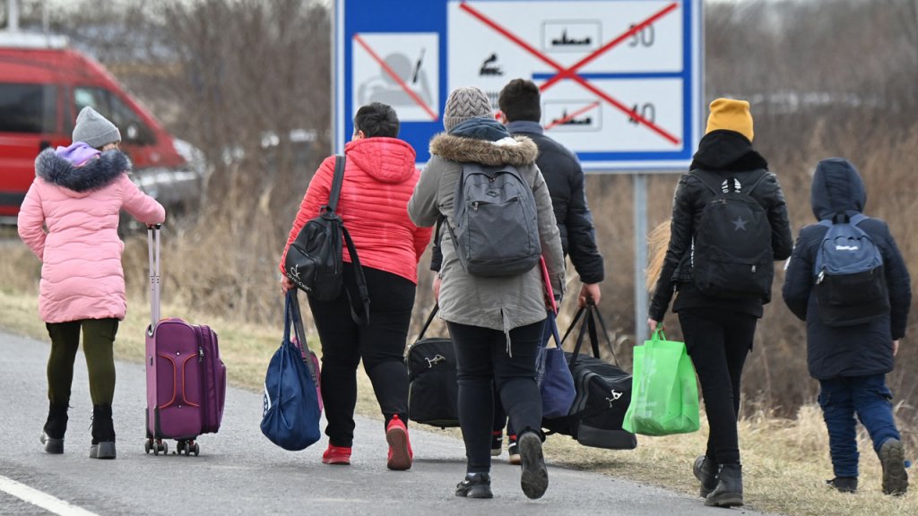 Poziția Ungariei faţă de război îi pune pe fugă pe refugiaţii din Ucraina