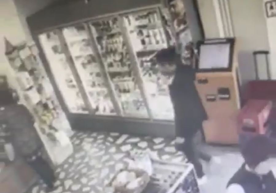 IMAGINI cu Boné Ferenc înainte să fie prins. Făcea cumpărături prin Oradea