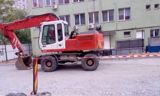 Asfalt pe repede înainte în Mănăştur pe aleile dintre blocuri, iar în locul garajelor demolate "răsar" locuri de parcare