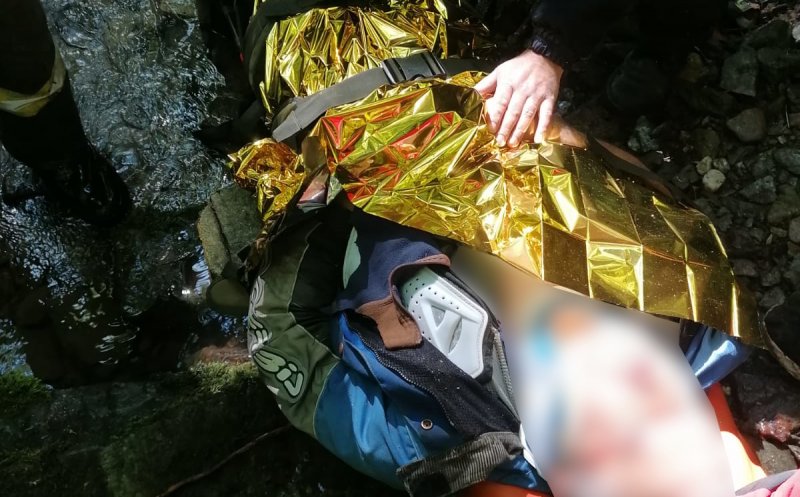 Accident Cluj: Motociclist căzut într-o râpă în Răchițele/ UPDATE: Doi motocicliști germani răniți. S-a solicitat elicopterul SMURD