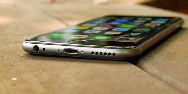 Un tânăr a fost prins de polițiști după ce a furat un telefon dintr-un magazin din centrul  Clujului