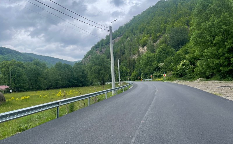 Asfalt „ca în palmă” pe drumul Apusenilor. Lucrările sunt finalizate în proporție de 90%