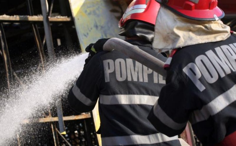 INCENDIU în Cluj: O defecțiune electrică le-a aprins casa