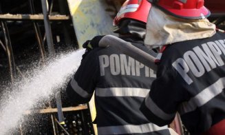 INCENDIU în Cluj: O defecțiune electrică le-a aprins casa