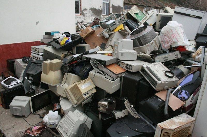 Campanie de colectare a deșeurilor în Florești, de ziua mondială de Mediului / Primarul: „Ne dorim o comună verde”