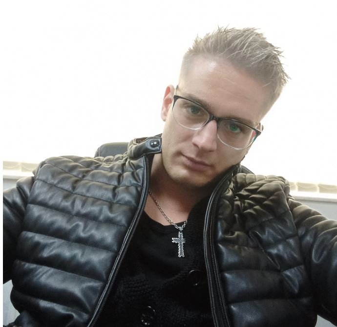 Cine era tânărul care a sărit de la etajul 24 al turnului de pe Calea Florești