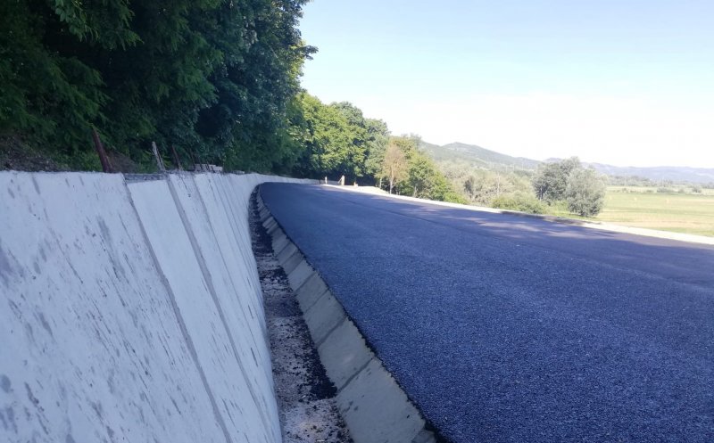 S-a finalizat asfaltarea unui drum județean cu probleme din Cluj. Cum arată acum