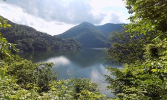 Clujenii se adună să facă curățenie pe lacul Tarnița