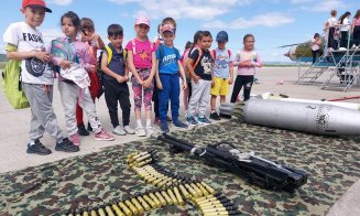 Copii de grădiniță, călare pe rachete la baza militară de la Câmpia Turzii