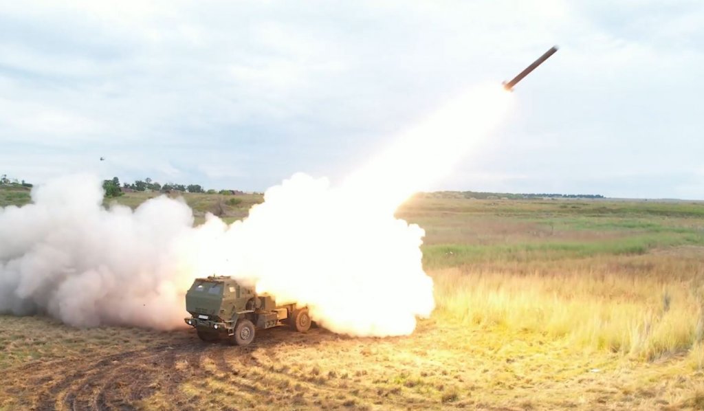 Primele exerciții cu sistemul american de rachete HIMARS din dotarea Armatei României