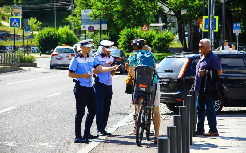 Acțiune în traficul din Cluj-Napoca. Trotinetiștii și bicicliștii, trași pe dreapta de polițiști