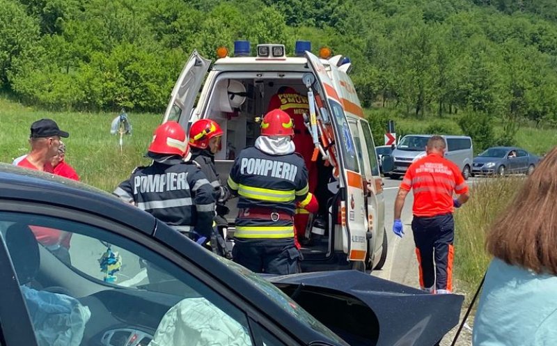 Mașină din Cluj, implicată într-un accident grav în Bistrița-Năsăud. Cinci persoane au ajuns la spital