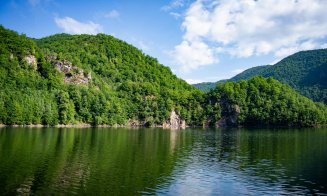 Așa da! Zeci de voluntari au curățat lacul Tarnița / Câți saci cu gunoaie s-au strâns