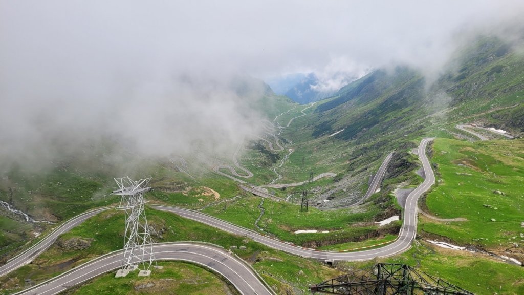 Se circulă pe Transfăgărăşan! Drumul a fost deschis cu două săptămâni mai devreme