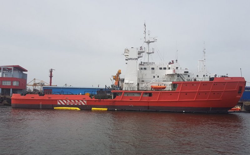 O plută de salvare cu însemne militare a fost găsită pe mare, în apropiere de Constanţa