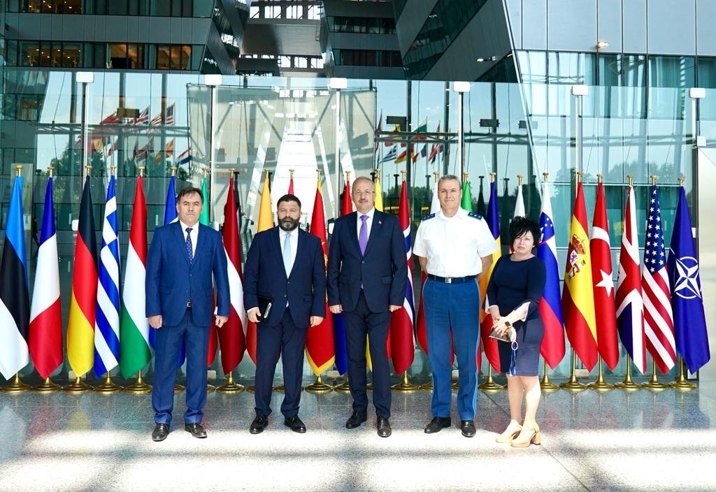 Clujeanul Vasile Dîncu, la reuniunea miniștrilor Apărării din statele membre ale NATO