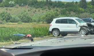 Cluj: Accident urât în localitatea Mera / Trei mașini s-au ciocnit, iar o persoană a rămas încarcerată