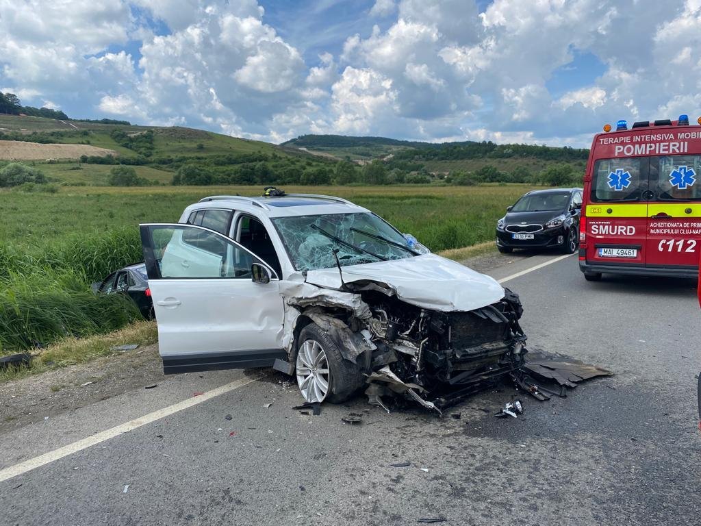Ziua de Cluj | Cluj: Accident urât în localitatea Nădășelu / Trei mașini  s-au ciocnit, iar doi bărbați au fost transportați la spital