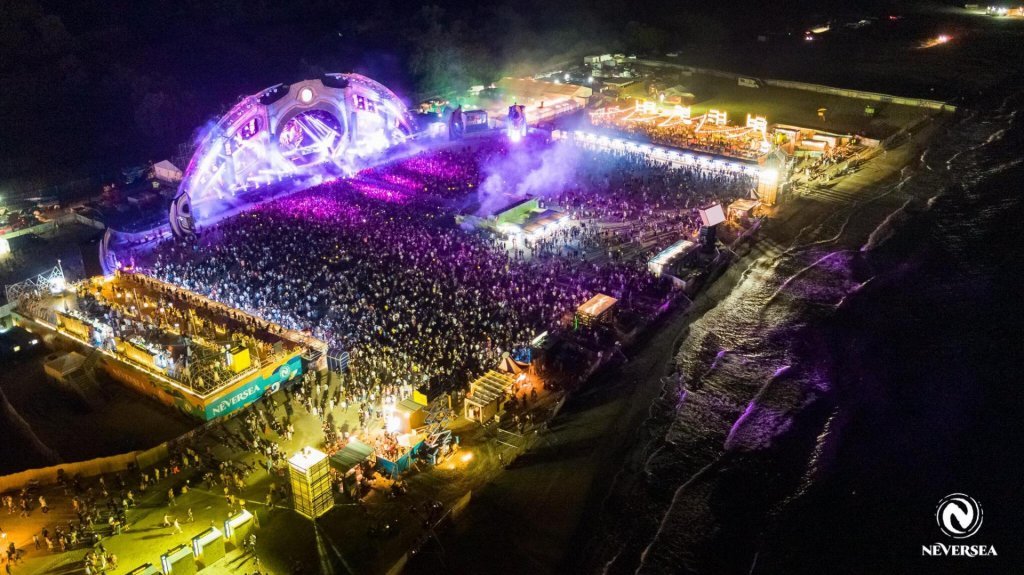 15 zile până la cel mai mare festival de pe o plajă din Europa, Neversea! Line-up-ul complet/ Rapperul Tyga, cap de afiș în această vară