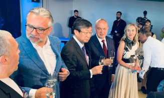 Eveniment 2 în 1 la Sibiu. Deschiderea Festivalului de Teatru la inaugurarea sediului NTT DATA. Metz: comunitatea te ajută să performezi/Studenții sun