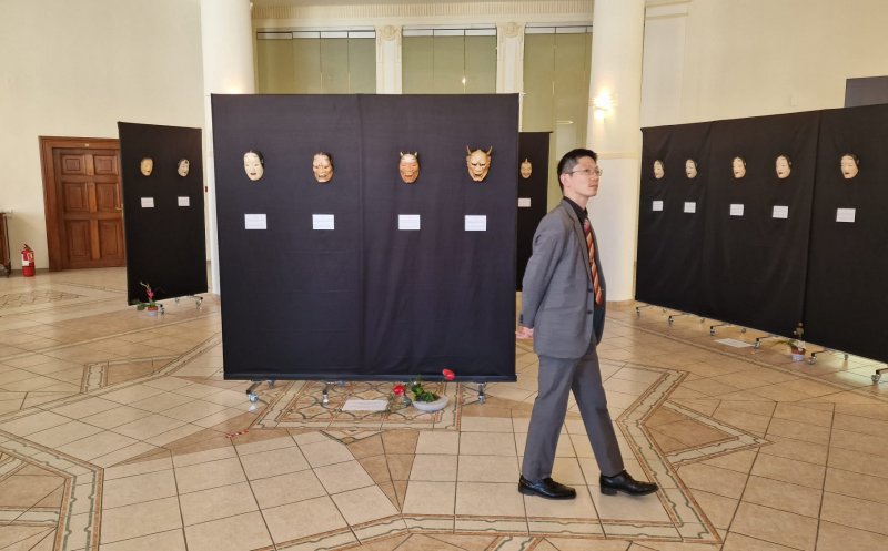 Măștile japoneze expuse la Sibiu în cadrul Festivalului Internațional de Teatru. Vezi cum arată cele 40 de fețe