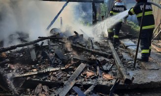Incendiu la Cluj. O anexă a unei case s-a făcut scrum