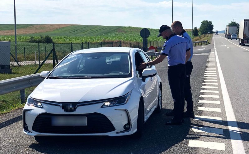 ACTELE LA CONTROL! Sute de cetăţeni legitimaţi în trafic pentru a depista infractorii daţi în urmărire