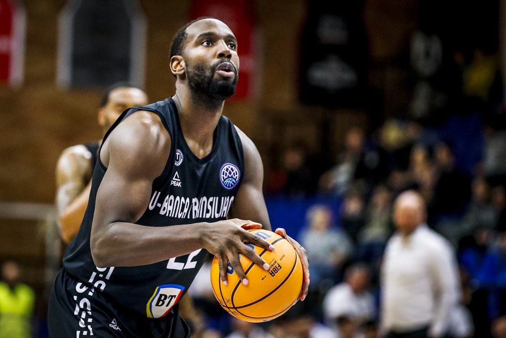 U-BT a anunțat despărțirea de Dustin Hogue