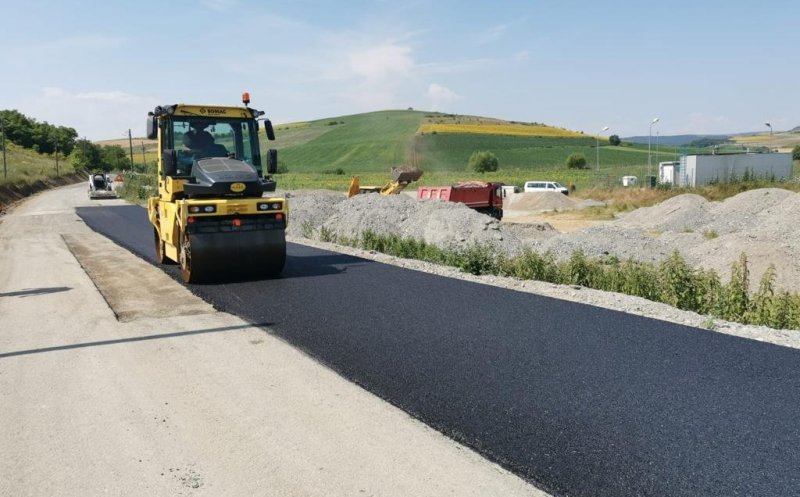 Au început lucrările de asfaltare pe o nouă bucată din Drumul Bistriţei, lotul 1