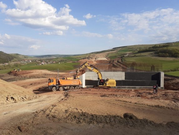 "UMB este un partener pe care CNAIR îl consideră serios". Ce spune compania de drumuri după ce constructorul român a anunțat că oprește lucrările pe șantiere