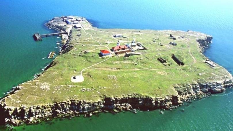 Rusia a lovit din nou Insula Șerpilor. Atacul, la scurt timp după ce trupele ucrainene au arborat steagul ţării