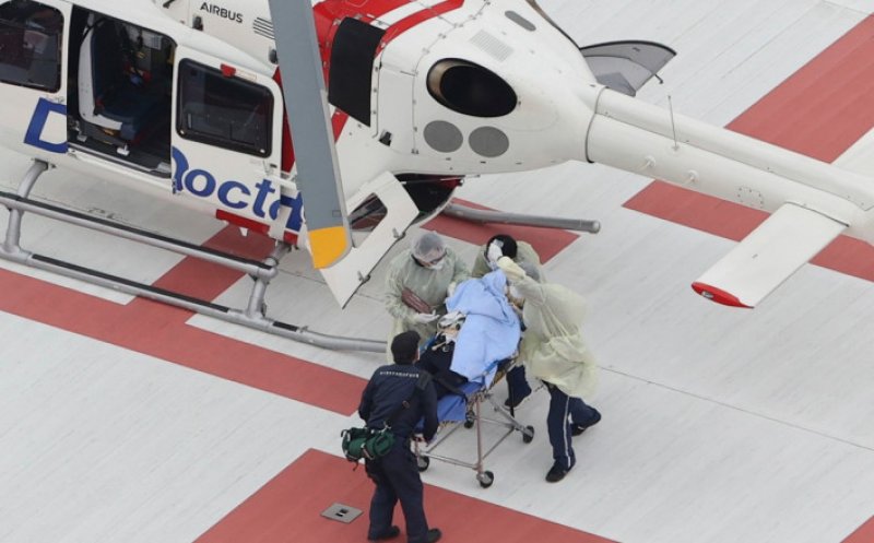 Fostul premier al Japoniei a fost împuşcat în timp ce ținea un discurs. Este în stare foarte gravă la spital