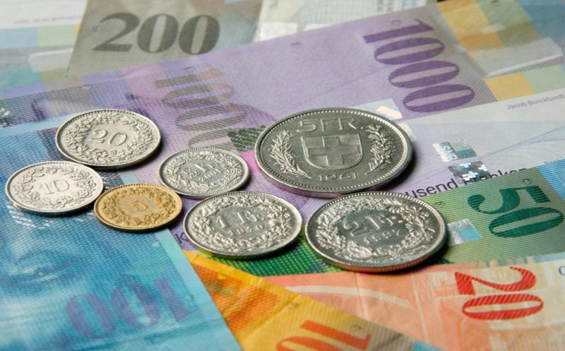 Francul elvețian, mai mare decât Euro. Maxim istoric în raport cu leul