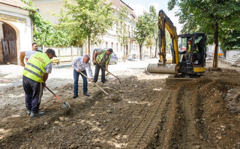 Boc a ieșit la lopată pe Kogălniceanu. Cum merge treaba pe șantierul din centru