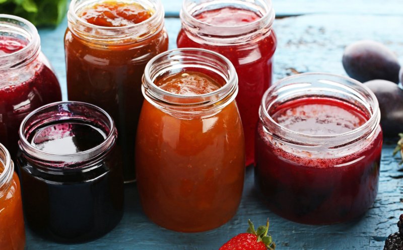 Îți pregătești borcanele pentru dulcețuri și murături? Uite cât costă fructele și legumele la piaţa din Dezmir