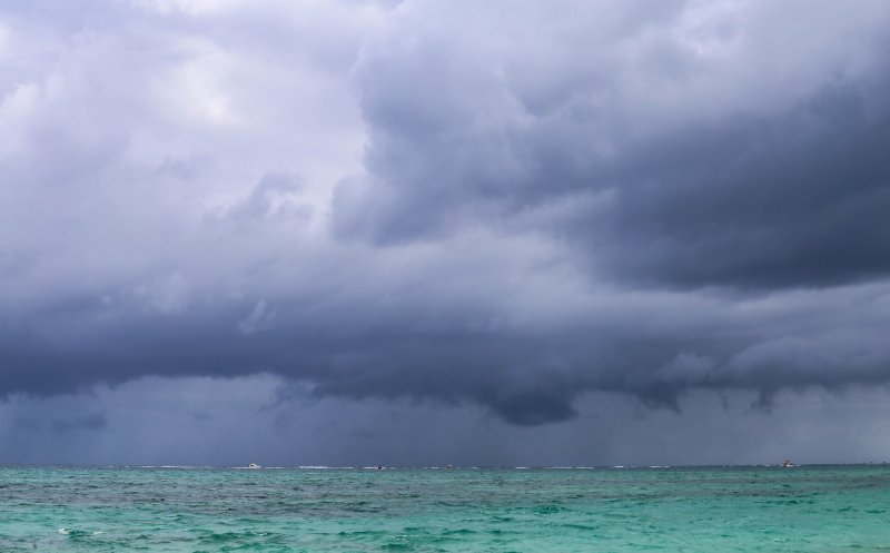 Alertă în Grecia! Turişti dispăruţi în mare, căutați cu elicopterul după ce au intrat să înoate și nu s-au mai întors