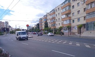 Un pieton pe minut, la Minerva în Mănăștur, traversează prin loc nemarcat, cu treceri de pietoni la 10 metri distanță