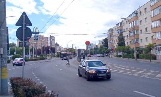 Un pieton pe minut, la Minerva în Mănăștur, traversează prin loc nemarcat, cu treceri de pietoni la 10 metri distanță