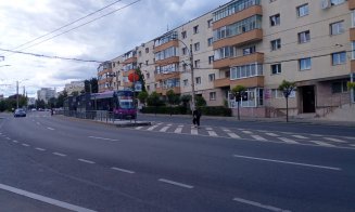 Un pieton pe minut, la Minerva în Mănăștur, traversează prin loc nemarcat, cu treceri de pietoni la 10 metri distanță
