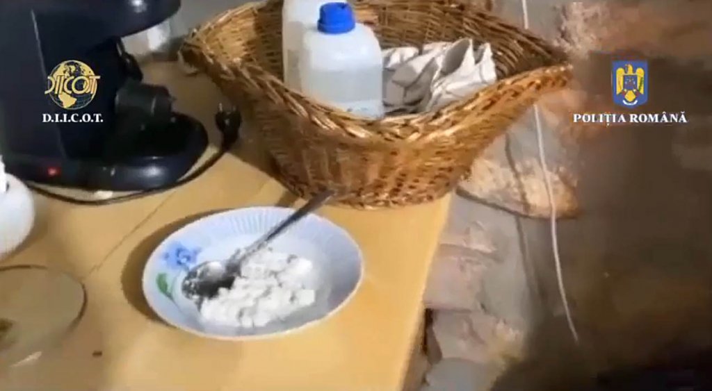 Primul laborator de extragere a cocainei din România. Cărăuşii ”mascau” cocaina în cafeaua măcinată