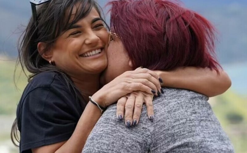 Povestea unei actrițe britanice, adoptată dintr-un orfelinat din Cluj. Ce s-a întâmplat după ce și-a găsit mama naturală