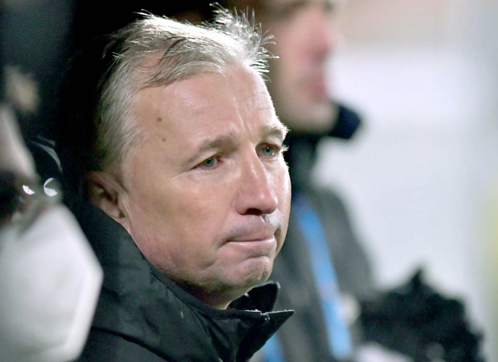 Îl dă afară Varga pe Dan Petrescu? Împietrit pe banca de rezerve pentru a procesa eliminarea