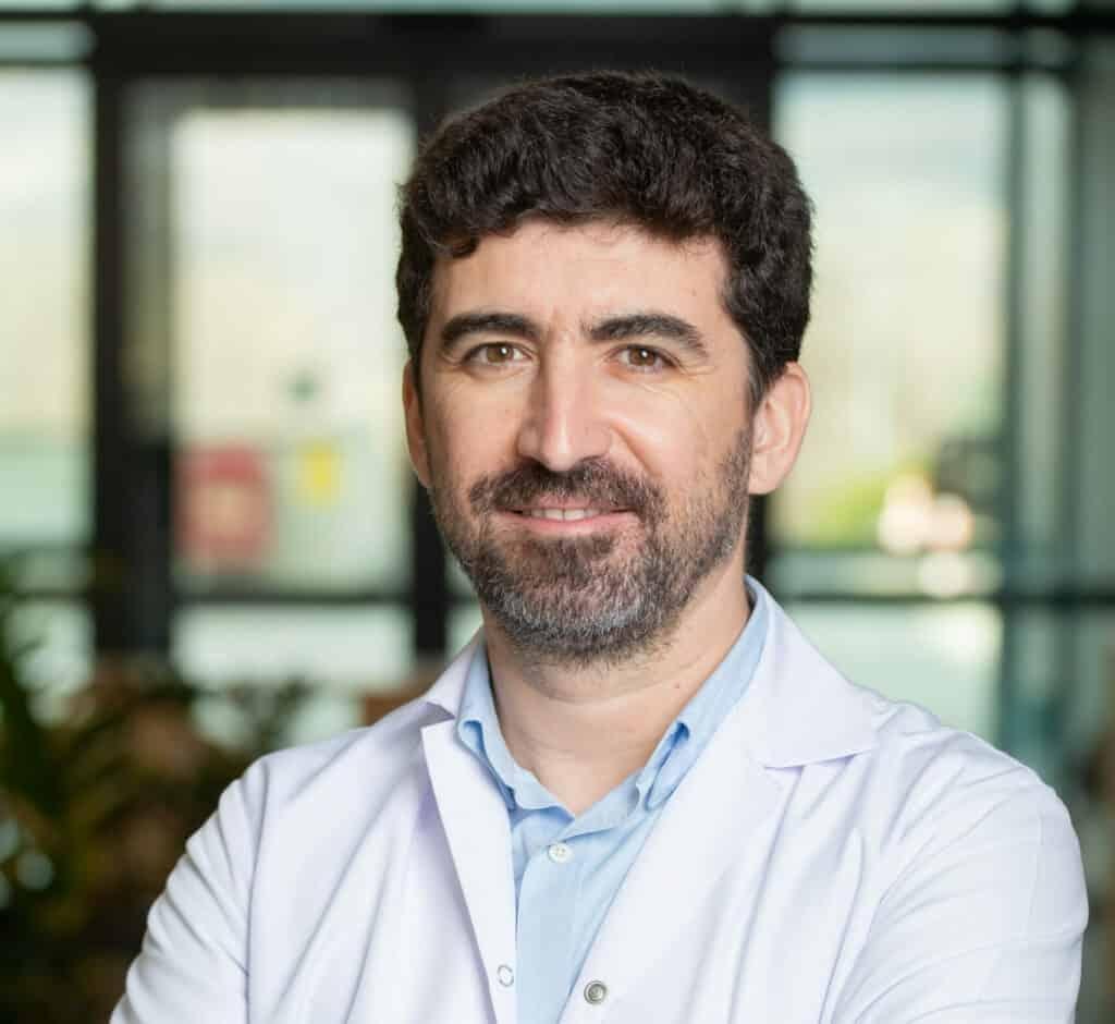 Conf. Dr. Adrian Todor: ”Pacientul sau aparținătorul trebuie să aibă convingerea că a luat cea mai bună decizie atunci când a ales medicul ortoped.”