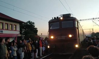 Bătaia de joc de la Electric Castle. A fost jale în parcare. Cozi de 5 ore pentru a pleca de la festival. Oficialii răspund sec: „S-au blocat drumuril
