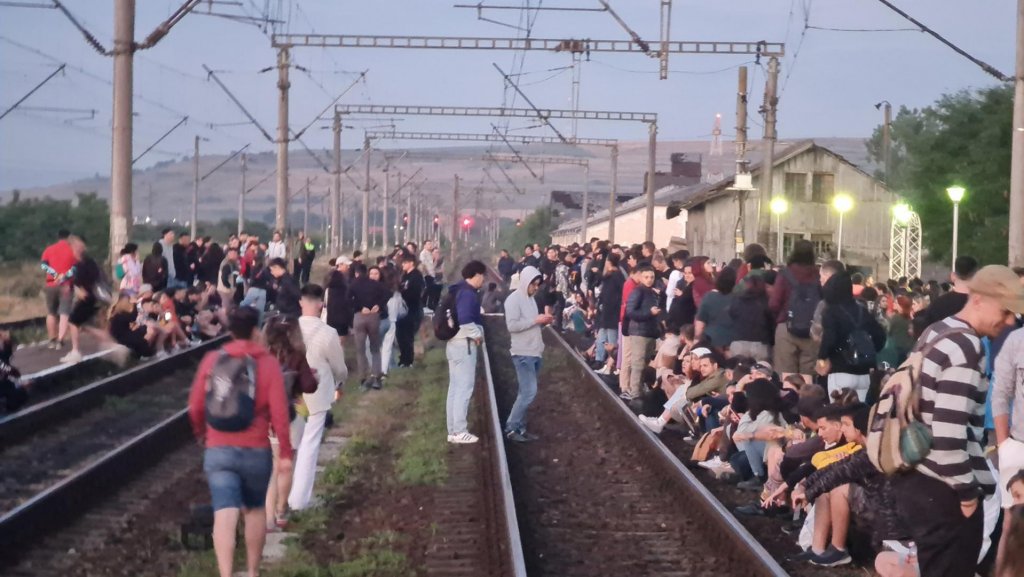 Acuzați de lăcomie. Organizatorii Electric Castle au fost taxați de oameni în comentarii după dezastrul organizatoric de aseară: „Erați cool, acum dați semne de Antol”