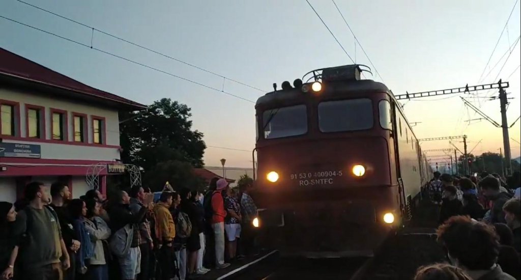 Trenuri noi pentru ultima zi de Electric Castle. Vezi la ce ore pleacă din Cluj spre festival