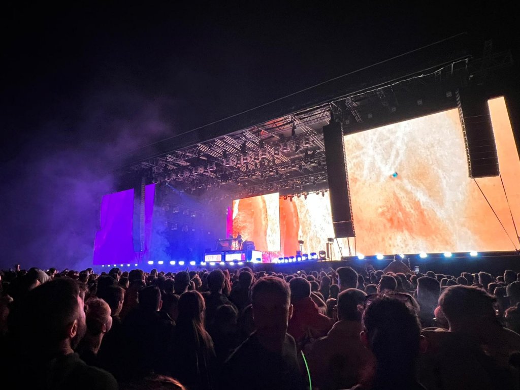 Radiografia poluantă a Electric Castle la final de festival: Ne bazăm tot pe diesel, nu pe electric, așa cum e festivalul/Un tren metropolitan ar fi făcut diferența