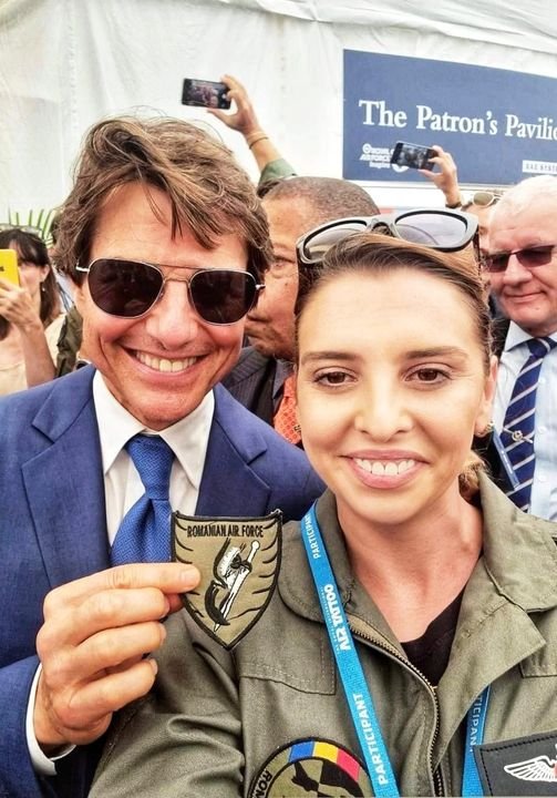 Tom Cruise, fotografie cu un căpitan român la RIAT, cel mai mare show aviatic din lume