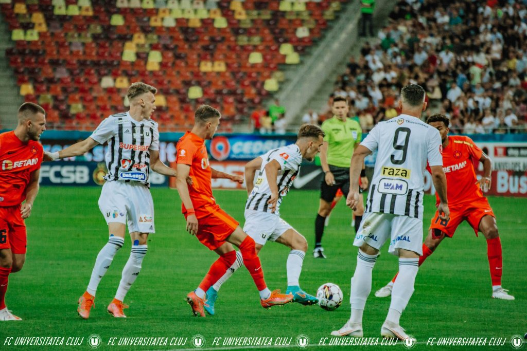 Monitorul VAR de la marginea terenului nu a funcționat la FCSB - "U" Cluj. Explicațiile FRF
