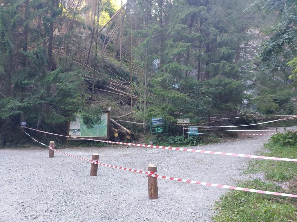 Acces INTERZIS la Cascada Vălul Miresei. Ce s-a întâmplat